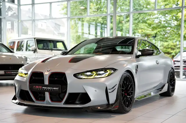 BMW M4 view 5