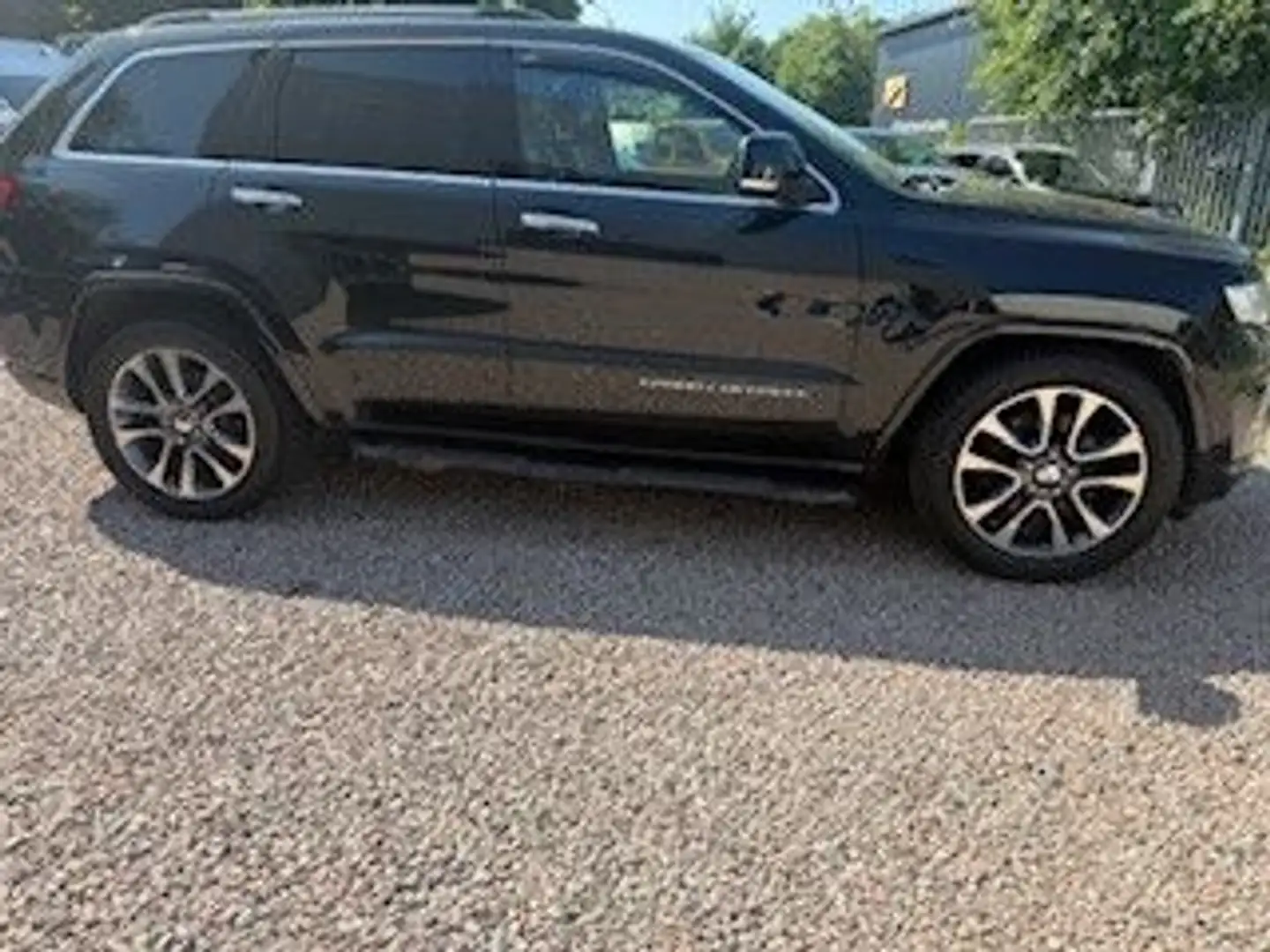 Jeep Grand Cherokee 3.0l V6184kW Overland Autom. Schwarz - 2