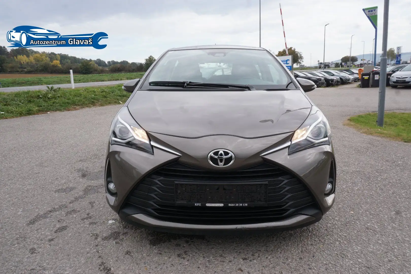 Toyota Yaris 1.5 Dual VVT-iE Active Grau - 1