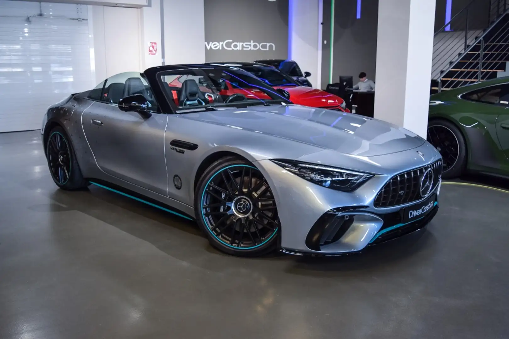 Mercedes-Benz SL 63 AMG 4Matic+ Aut. srebrna - 2