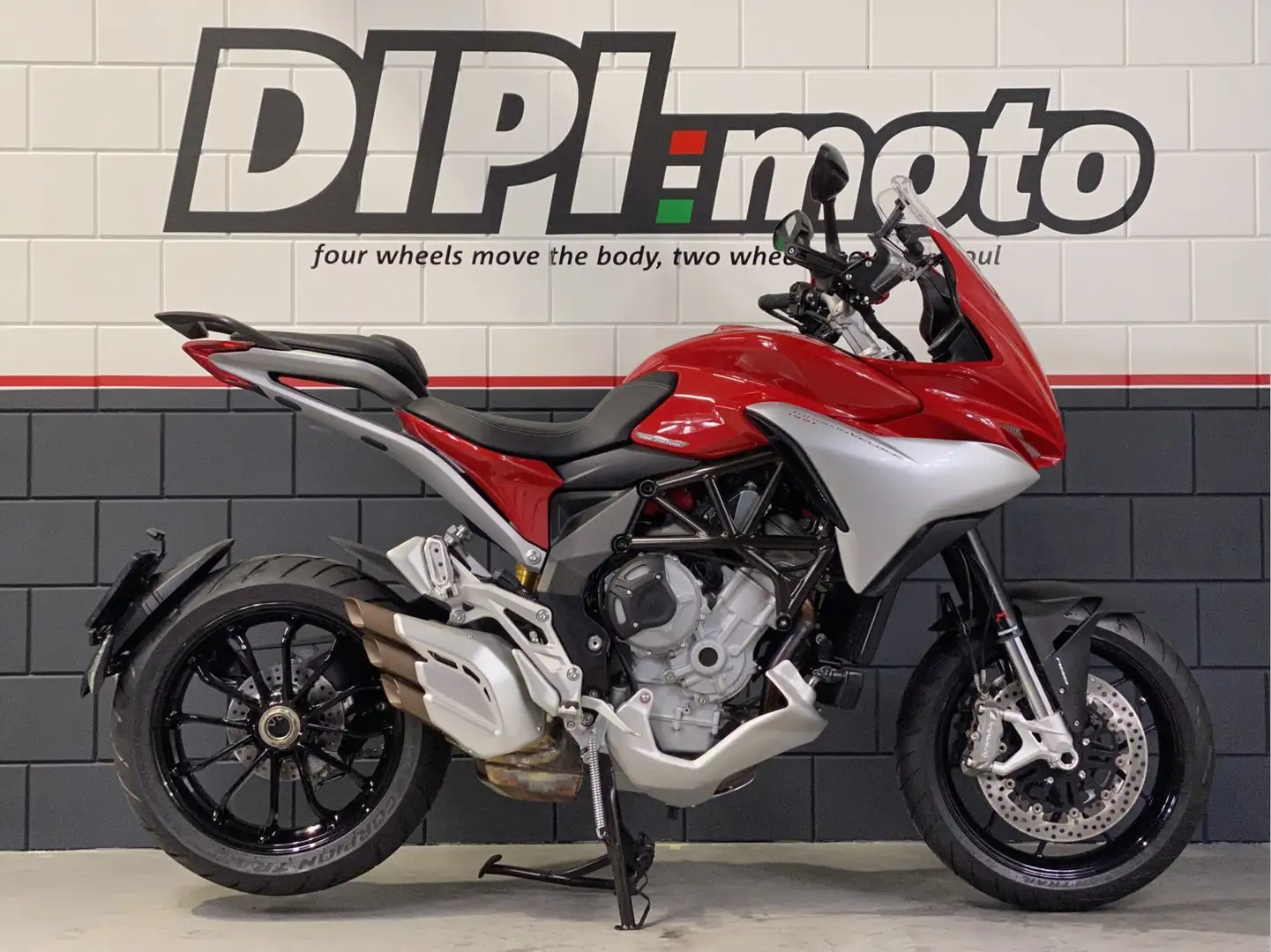 MV Agusta Turismo Veloce 800 EAS ABS Rood - 2