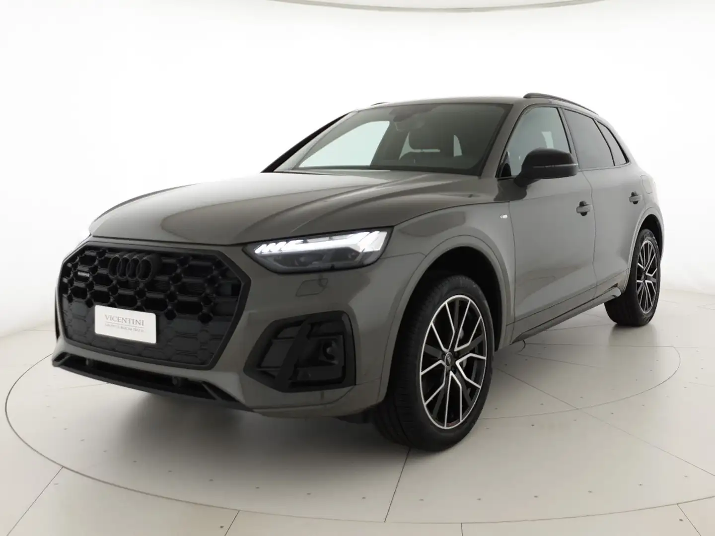 Audi Q5 55TFSIe 367CV Q. Str S line Plus L: 86.871€ Grigio - 1