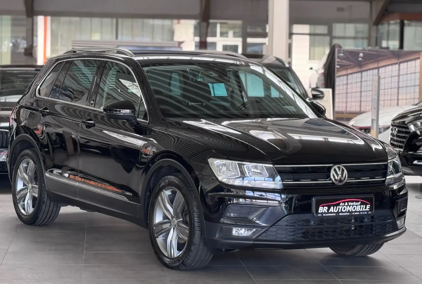Volkswagen Tiguan Sound*nur Vw Service*Navi*ACC*19Zoll*Tüv/Au neu Zwart - 2