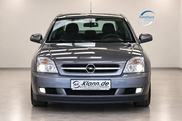 Opel Vectra view 2