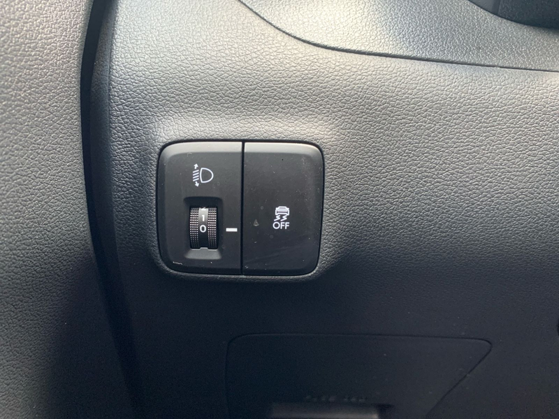 Hyundai i10 1.0 Select Navi Kamera Allwetter — photo 11