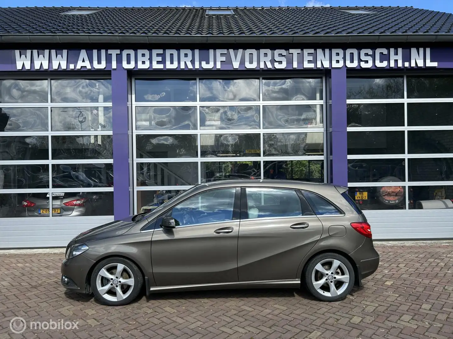 Mercedes-Benz B 200 Prestige * AUTOMAAT * NAVIGATIE * Grijs - 2
