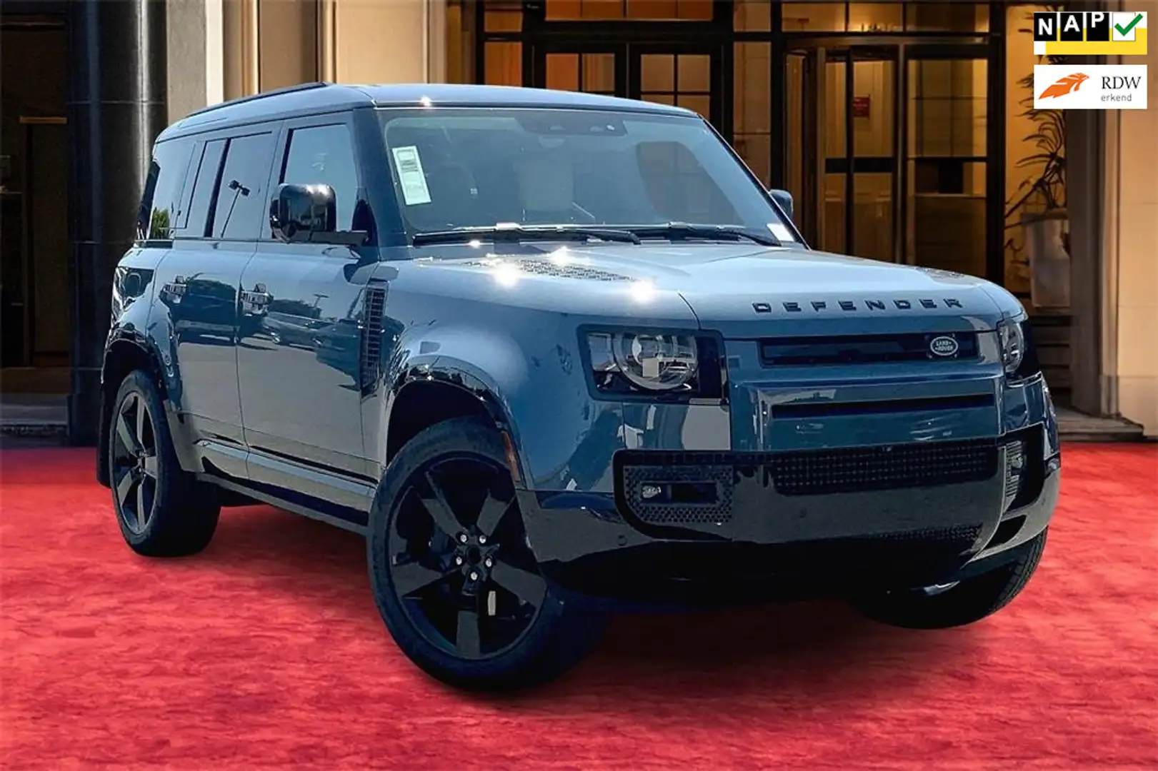 Land Rover Defender 3.0 P400 5 persoons110 S Blauw - 1