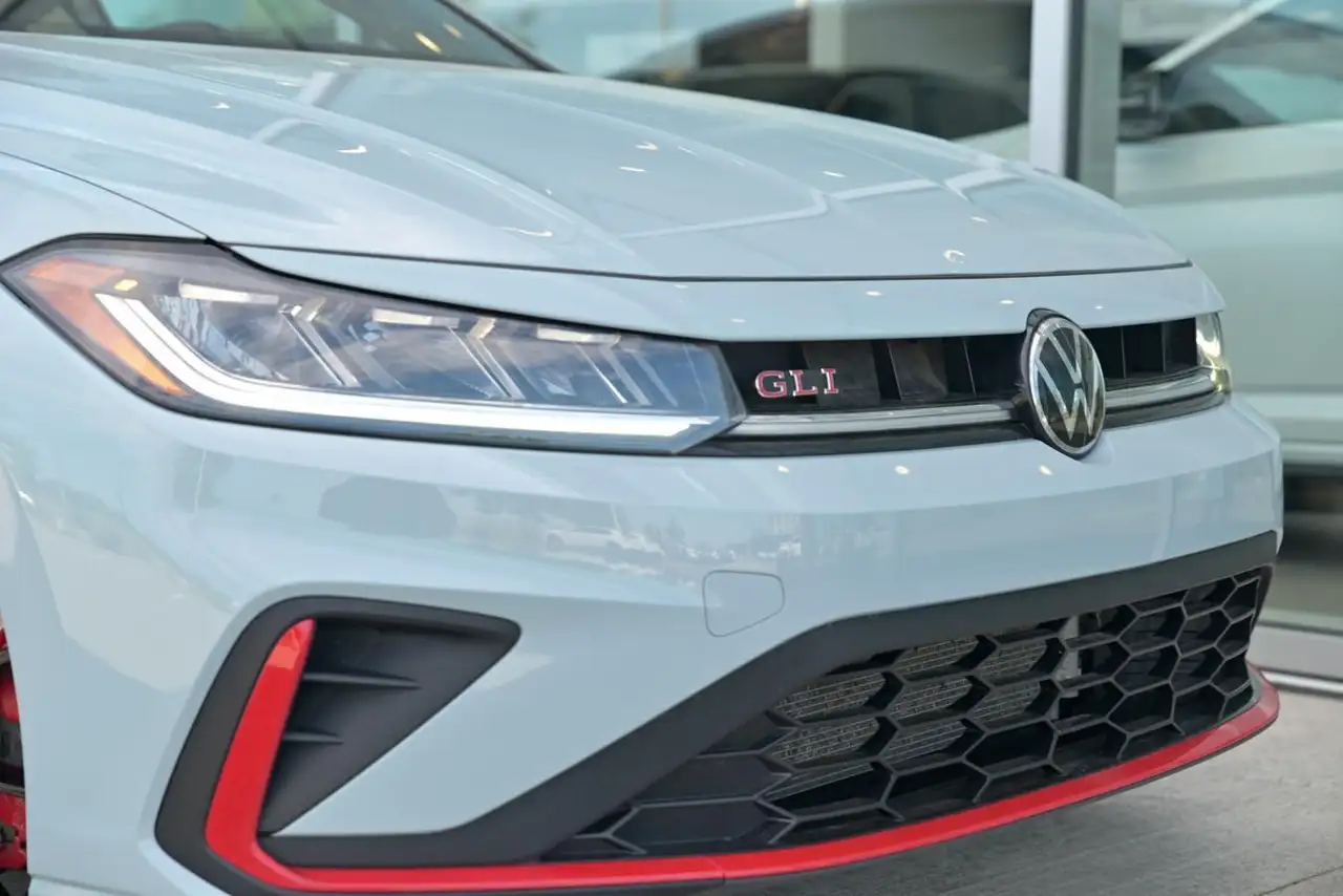 Volkswagen Jetta снимка Volkswagen Jetta