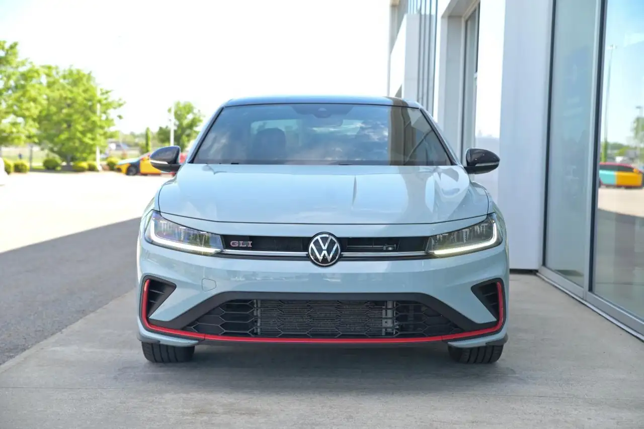 Volkswagen Jetta снимка Volkswagen Jetta