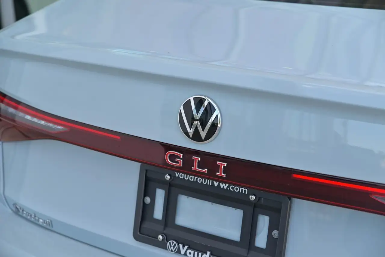 Volkswagen Jetta снимка Volkswagen Jetta