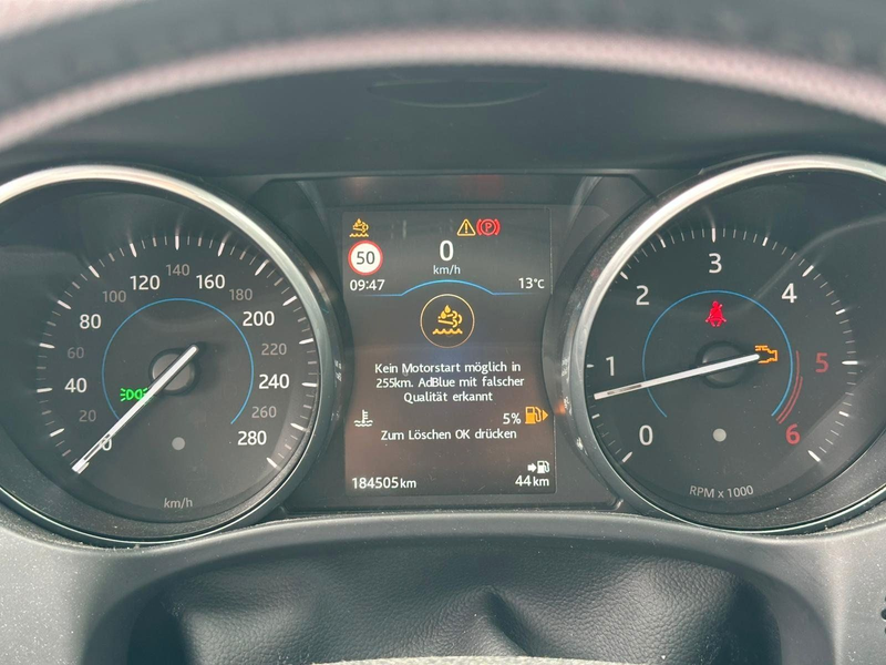 Jaguar F-Pace F-PACE 20d Pure AHK. NAVI. Kamera. PDC — photo 8