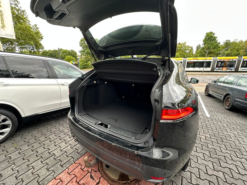 Jaguar F-Pace F-PACE 20d Pure AHK. NAVI. Kamera. PDC — photo 7
