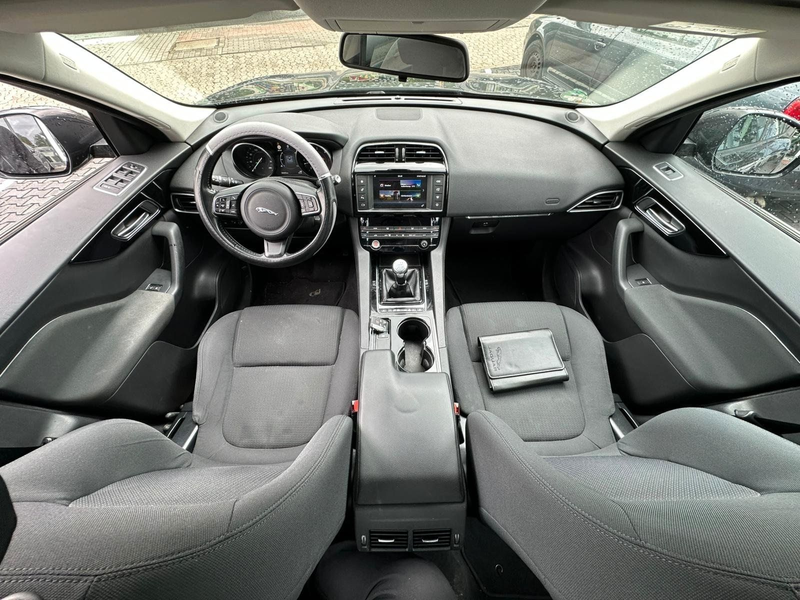 Jaguar F-Pace F-PACE 20d Pure AHK. NAVI. Kamera. PDC — photo 13