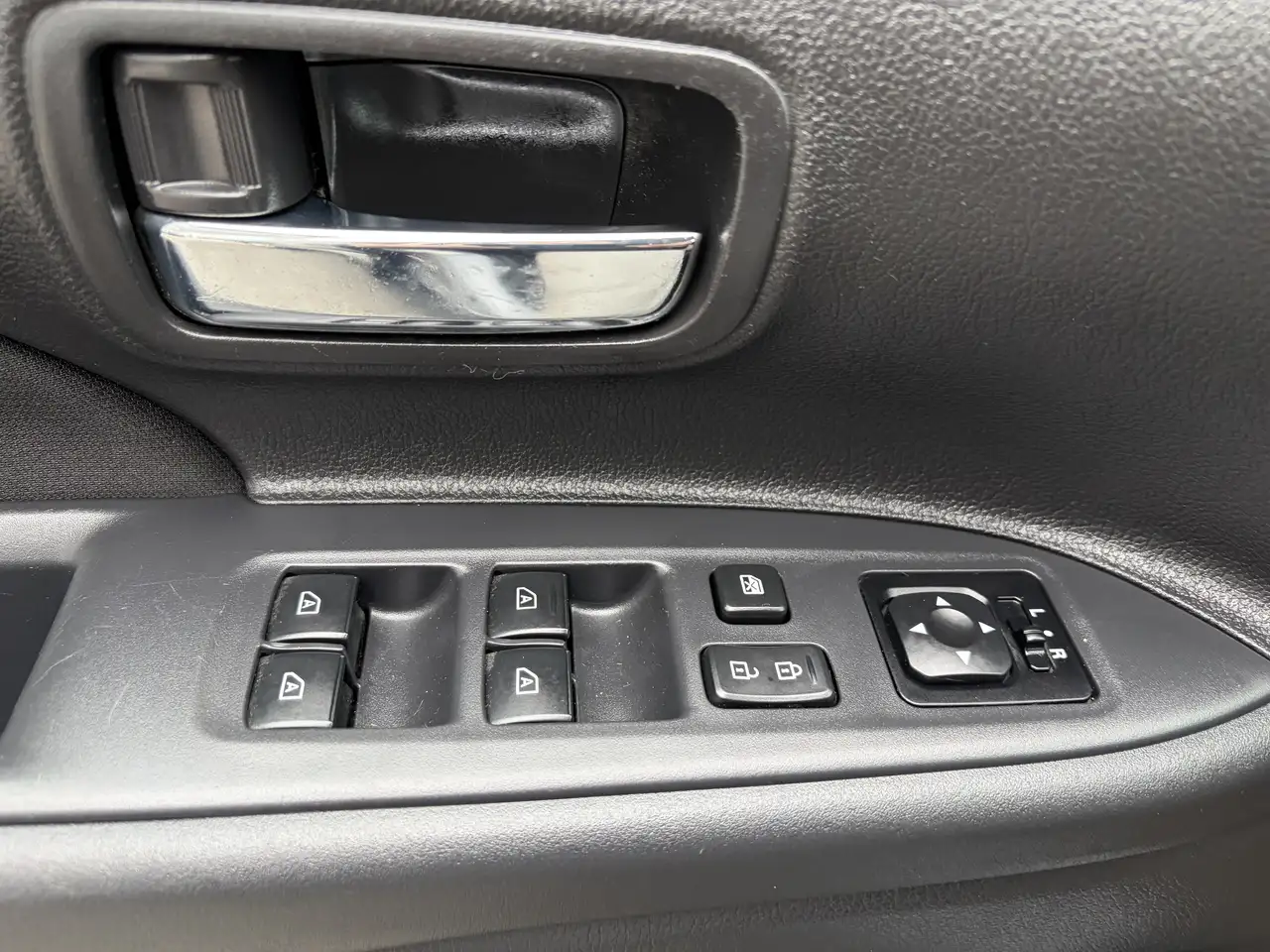 Mitsubishi Outlander снимка Mitsubishi Outlander
