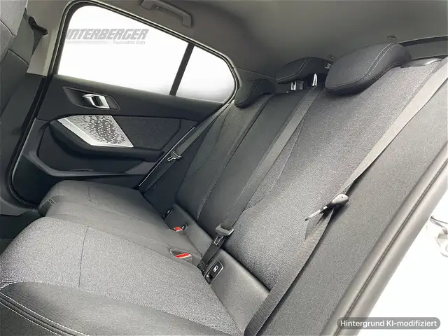 BMW 1 Series view 11