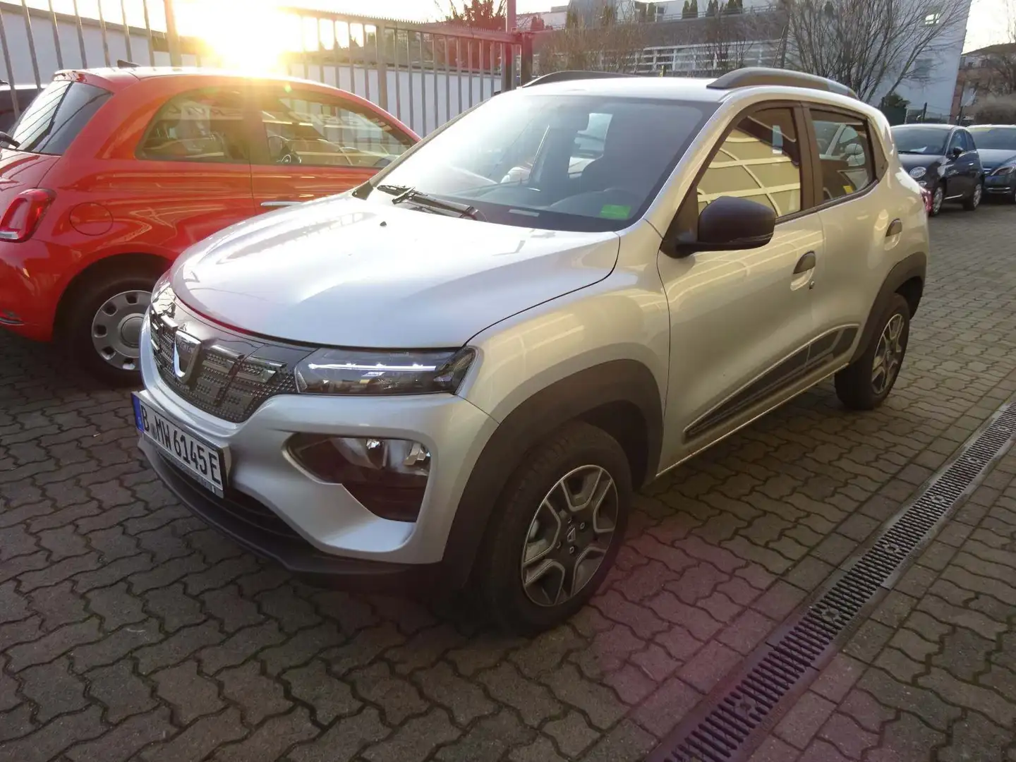 Dacia Spring Business Automatik Klima*Navi*Rückfahrcam Silber - 1