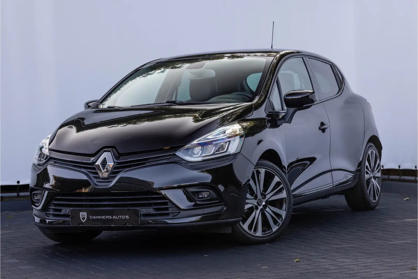 Renault Clio 1.2 TCe Initiale Paris Automaat Pano Navi Camera B Zwart - 1