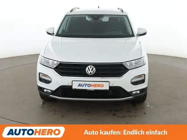 Volkswagen T-Roc view 9