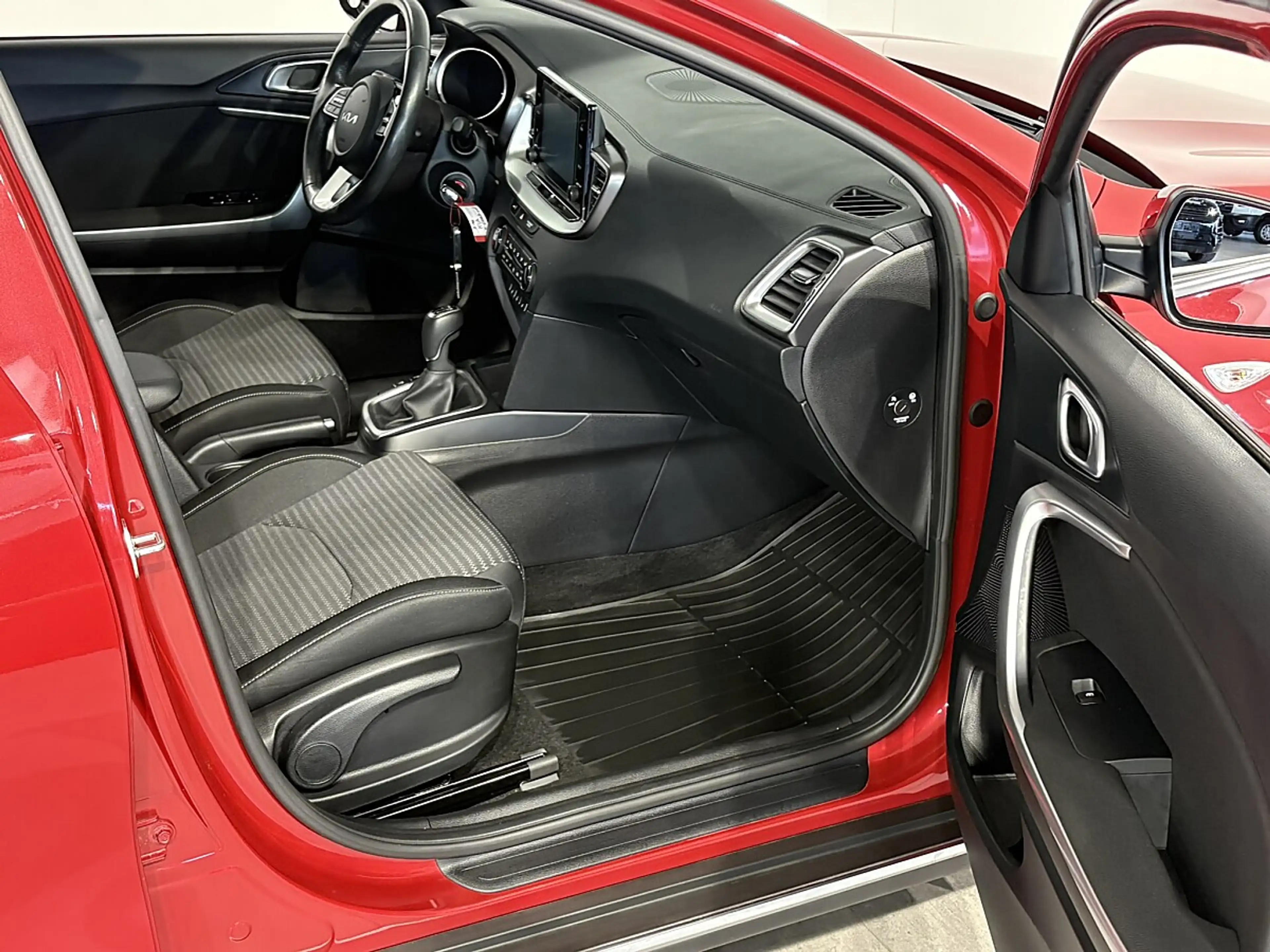 Kia XCeed Xceed 1,0 TGDI GPF Silber — photo 7