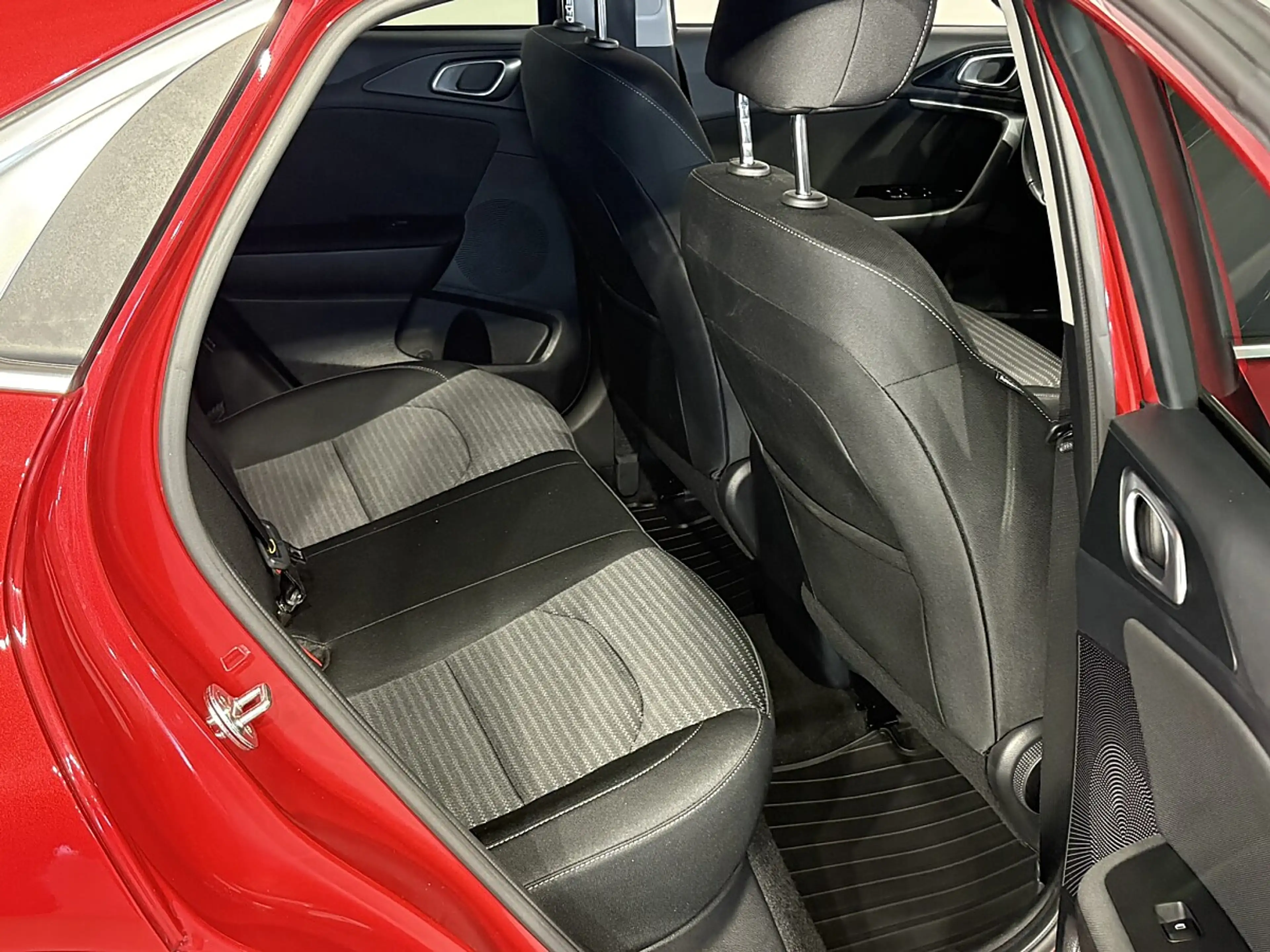 Kia XCeed Xceed 1,0 TGDI GPF Silber — photo 8