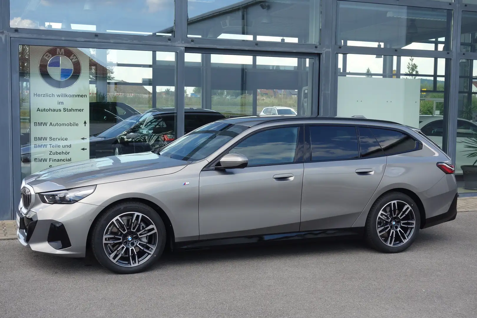 BMW 540 d xDrive Touring M Sportpaket Head-Up DAB Gris - 2