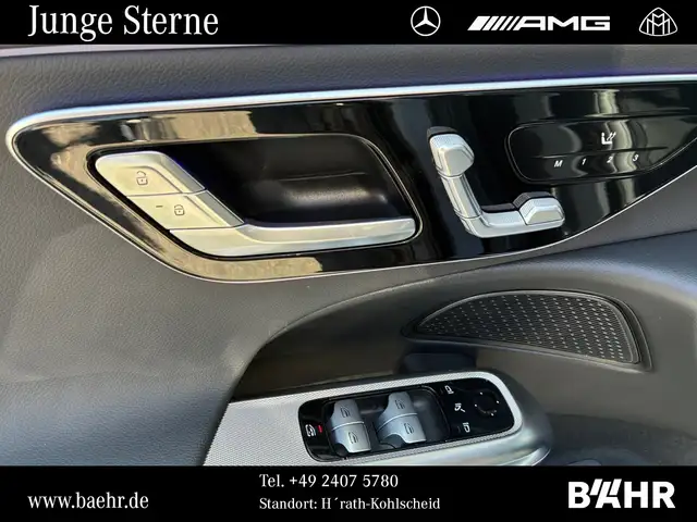 Mercedes-Benz 220 view 14