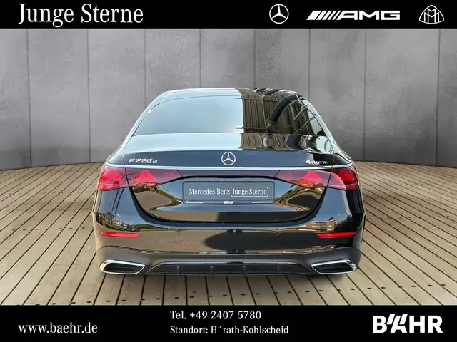 Mercedes-Benz 220 view 8