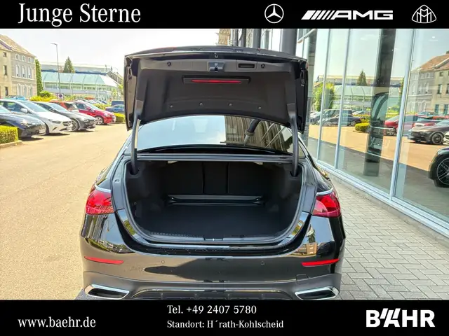 Mercedes-Benz 220 view 15