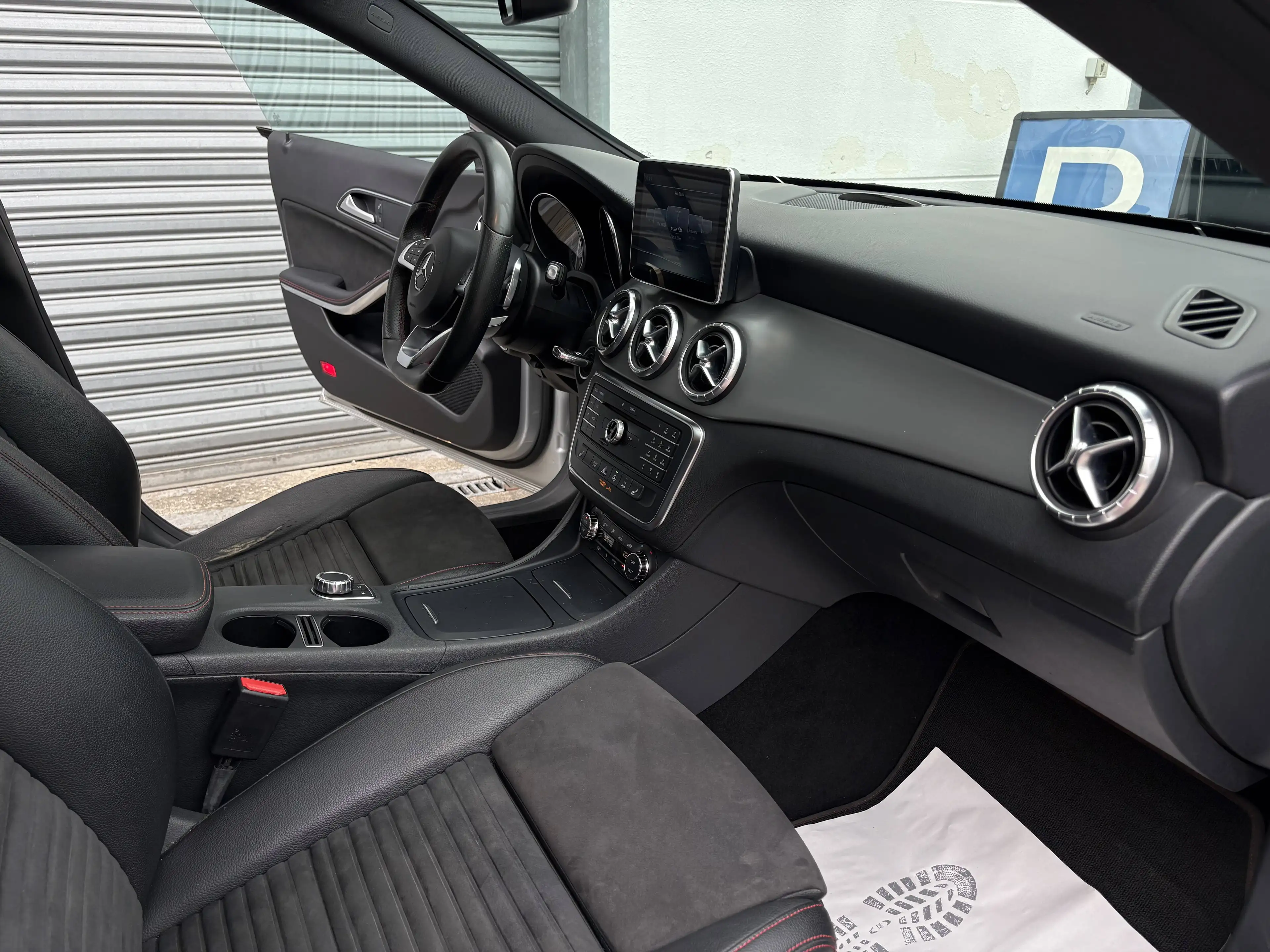 Mercedes-Benz CLA 220 CDI AMG 18"Alu Pano Kamera Navi Totwinkel Tempomat Navi — photo 9