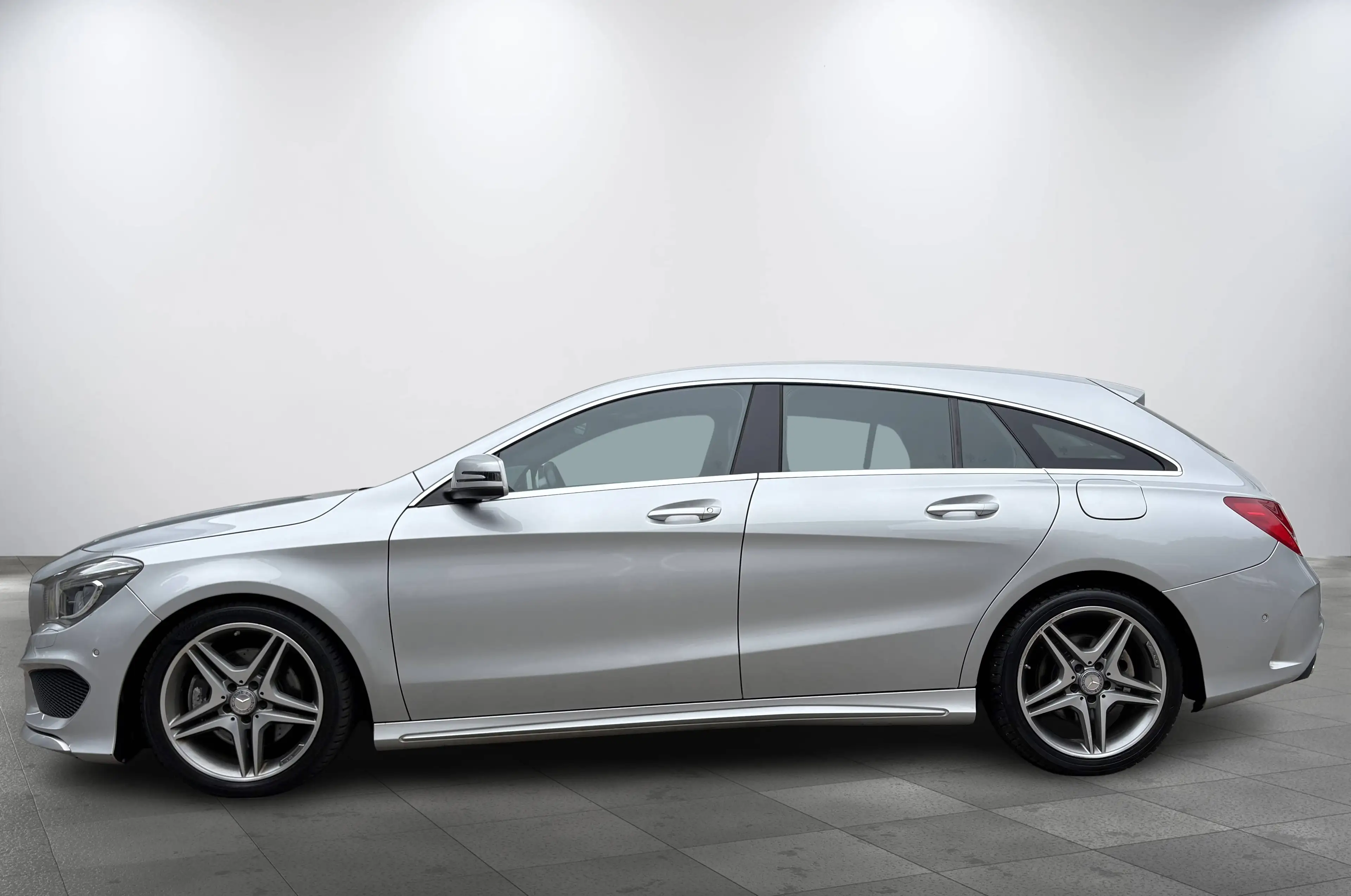 Mercedes-Benz CLA 220 CDI AMG 18"Alu Pano Kamera Navi Totwinkel Tempomat Navi — photo 3