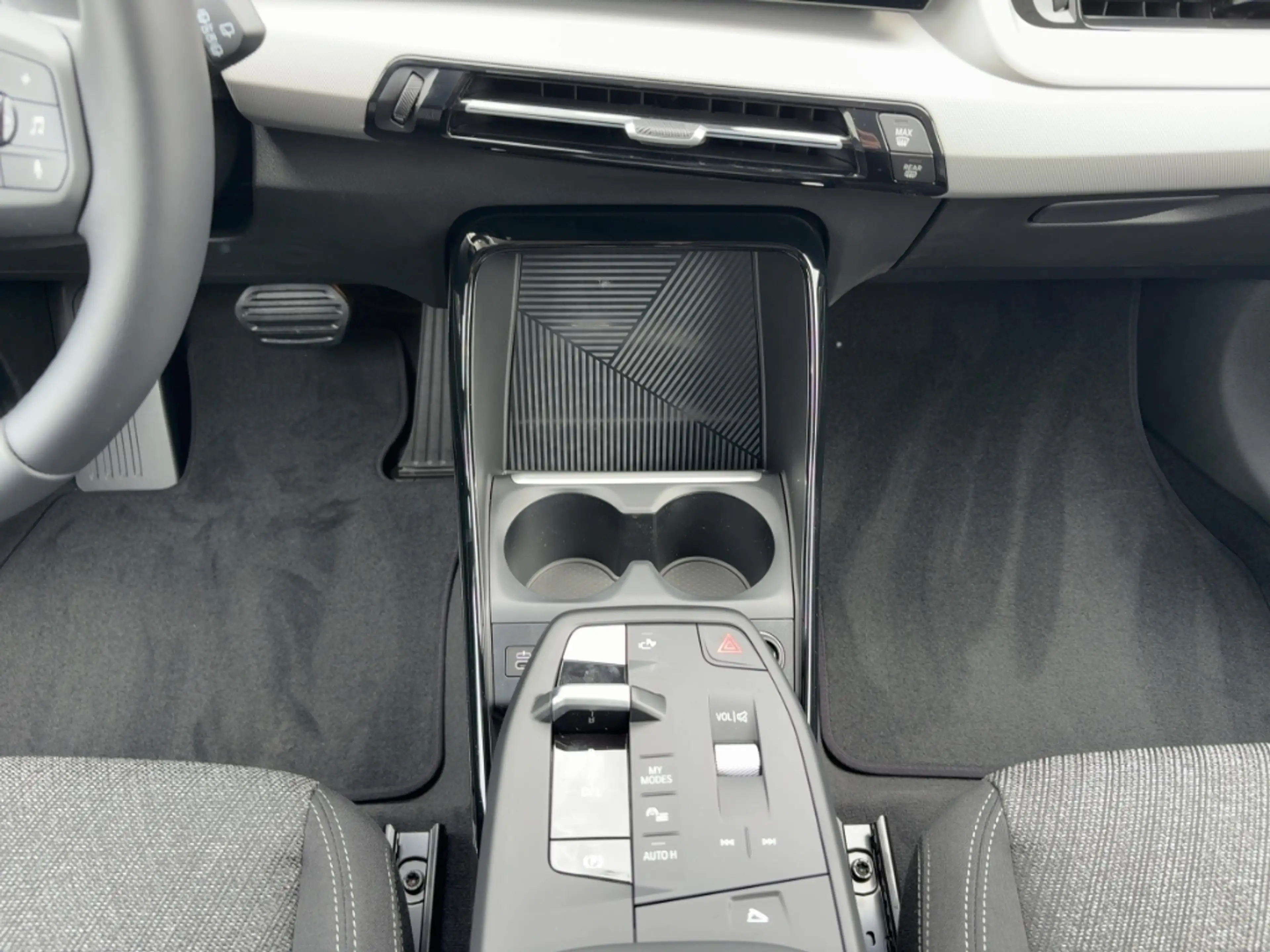 BMW 218 i Navi Digitales Cockpit Soundsystem LED El. Heckk — photo 11