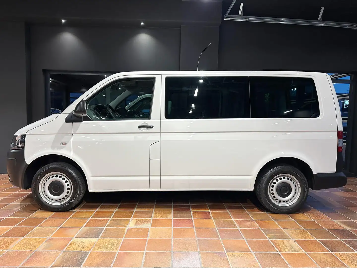 Volkswagen T5 Transporter T5 4MOTION KURZ 9SITZER KLIMA STANDHZ BUNDESWEHR/1 Blanc - 2
