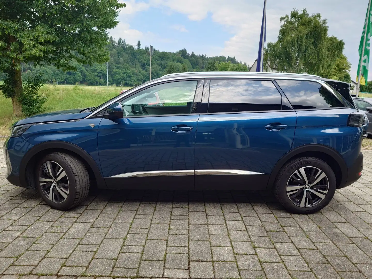 Peugeot 5008 130 EAT8 Roadtrip *el. Heckkl*360°Kam*AHK* Blau - 2