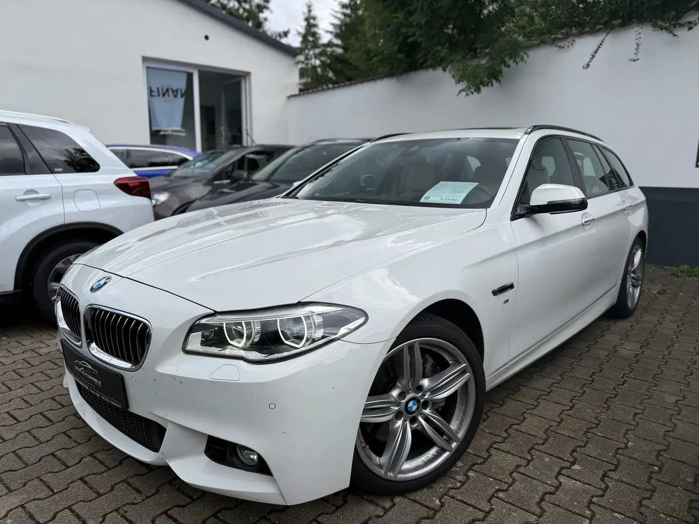 BMW 530 xDrive*Touring*M-Sport*Pano*Leder*4 Zonen Klima* White - 1