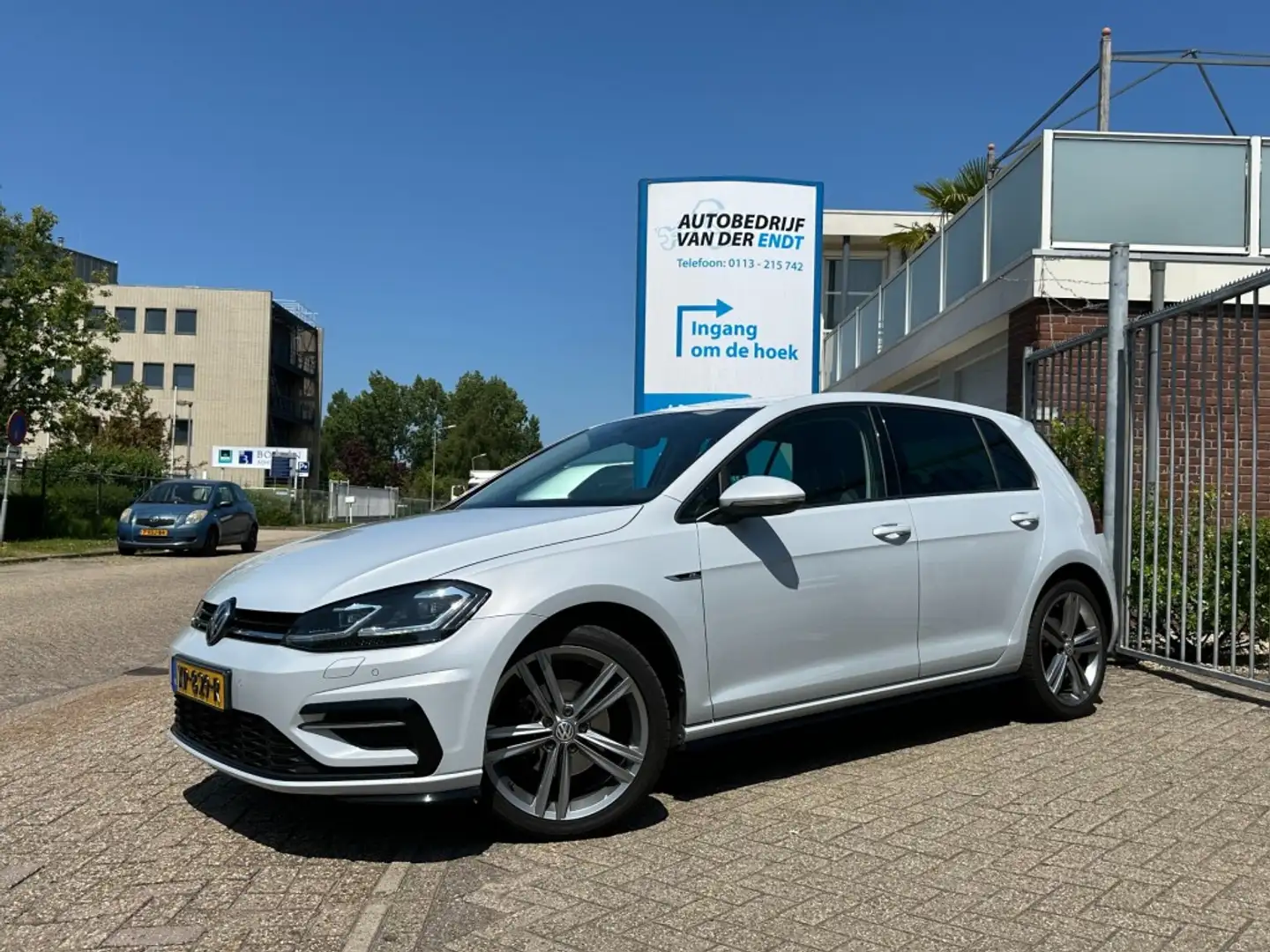 Volkswagen Golf 1.5 TSI Highline Business R  DSG  18'' Velgen  LED Wit - 1