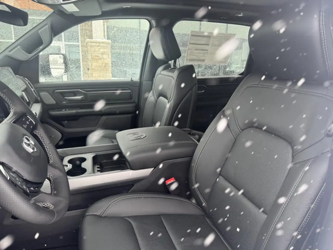 RAM 1500 снимка RAM 1500