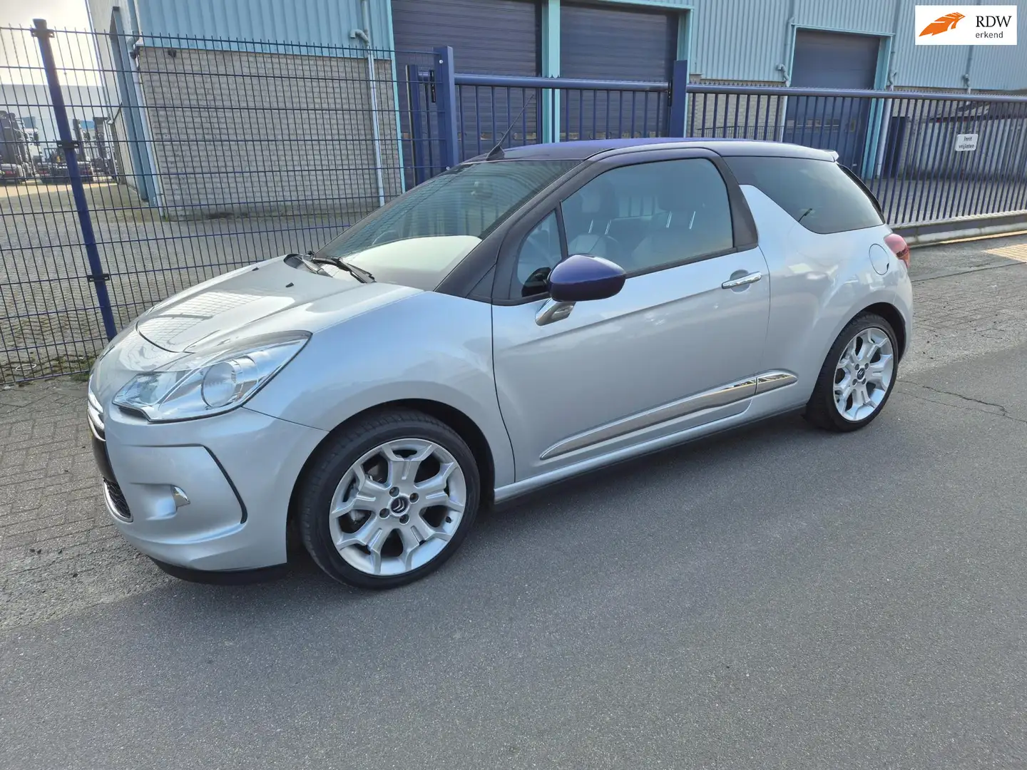 Citroen DS3 Cabrio 1.6 Sport Chic *153.149 KM*LEER*NAVI Grau - 1