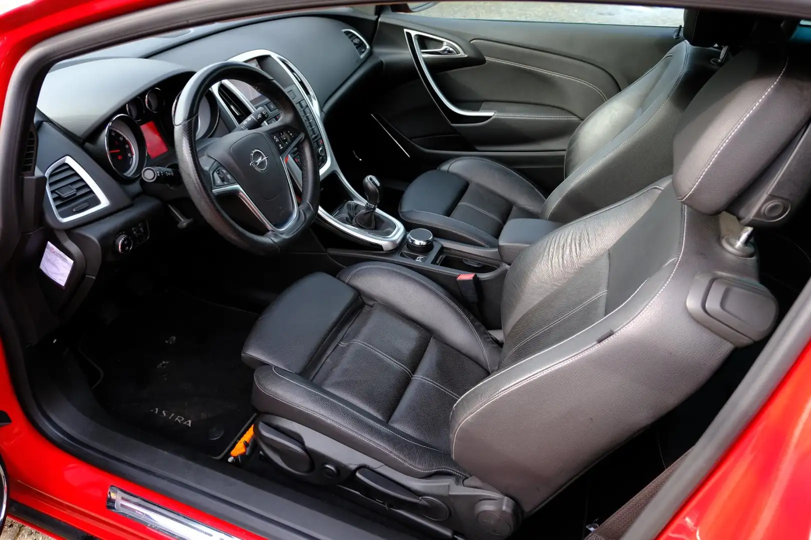 Opel Astra GTC 1.4 Turbo 140pk Sport Navi|Leder|20"LMV|Clima Rouge - 2