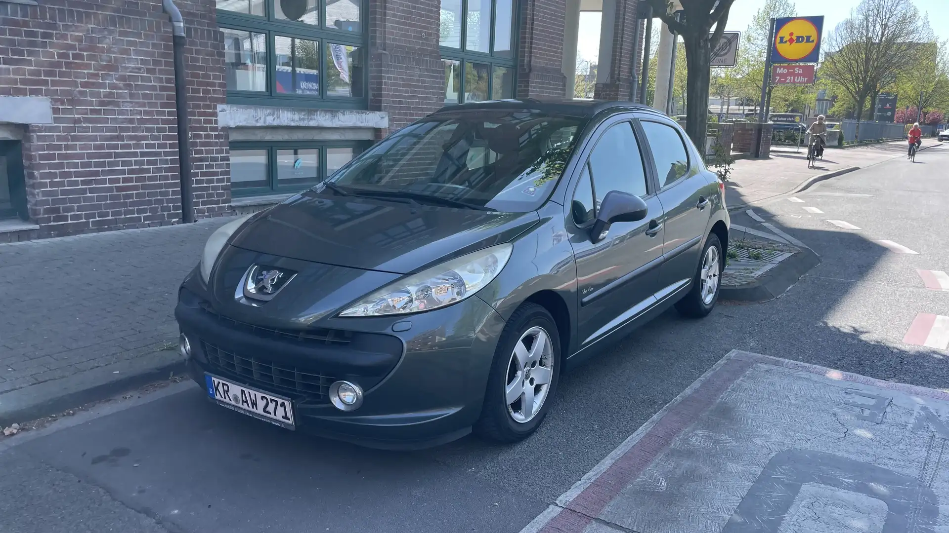 Peugeot 207 95 VTi Urban Move Grün - 1