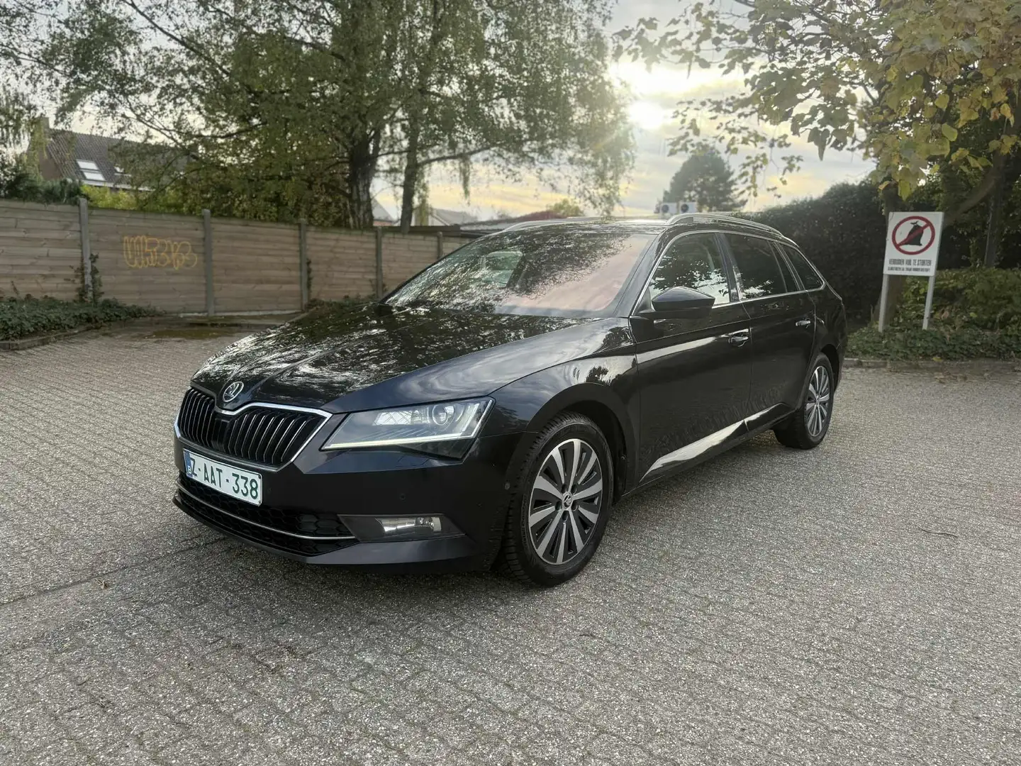 Skoda Superb Superb Combi 2.0 TDI Style Premium Zwart - 1
