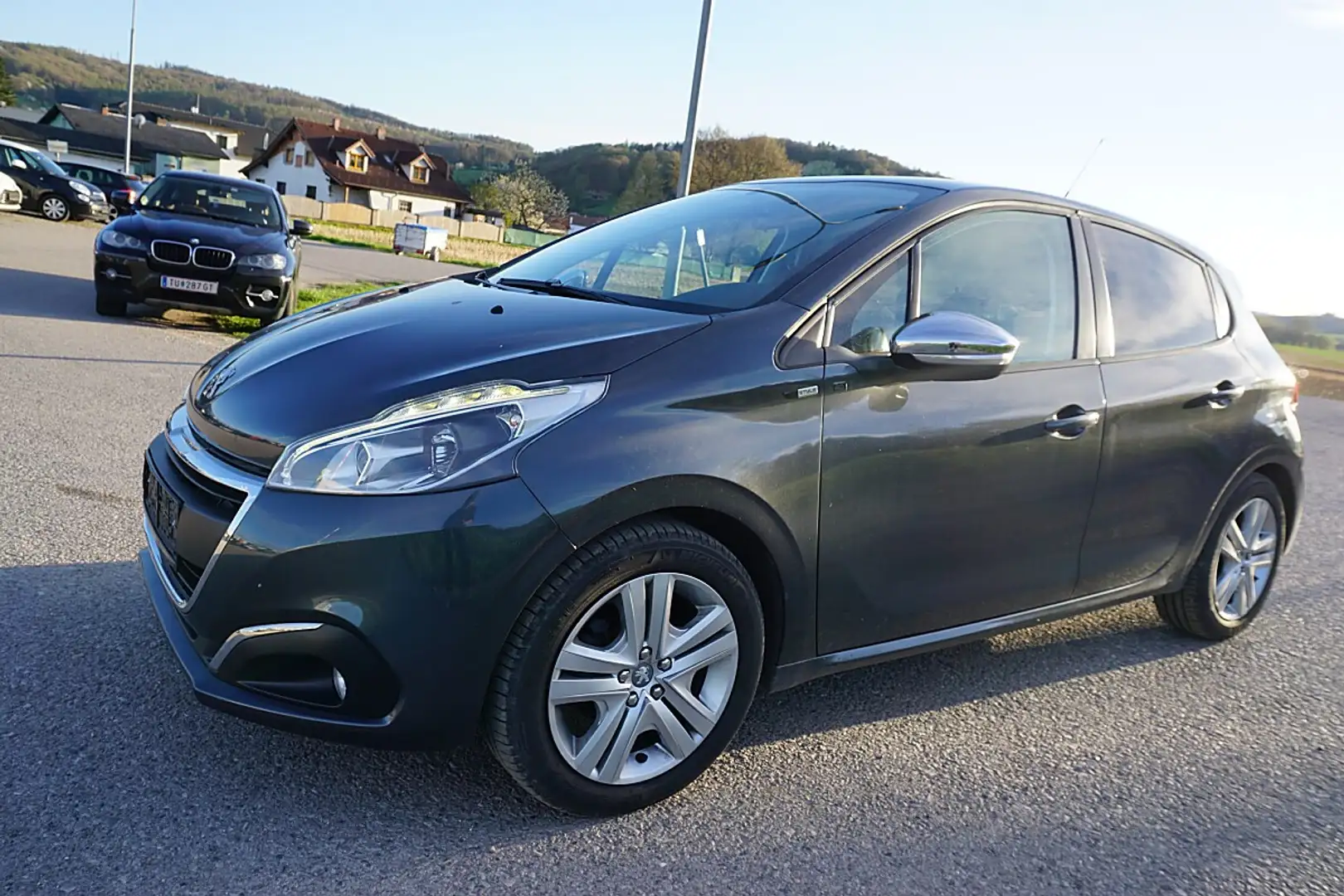 Peugeot 208 Style 1,2 PureTech 82 Grau - 2