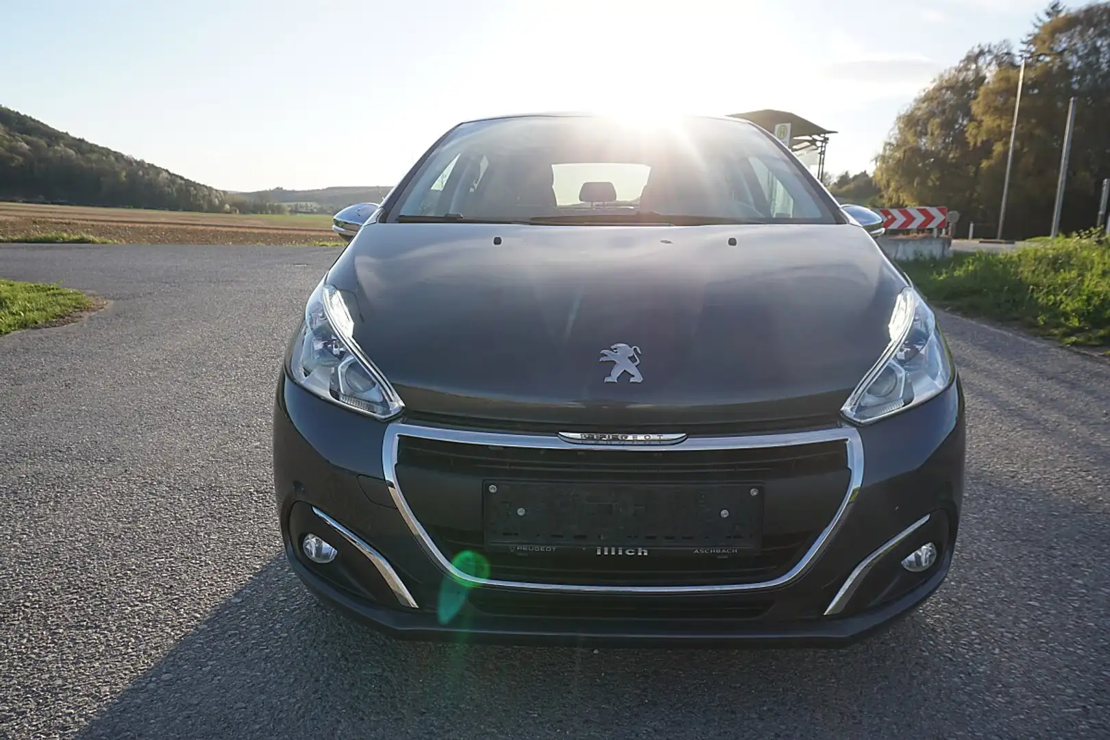 Peugeot 208 Style 1,2 PureTech 82 Grau - 1