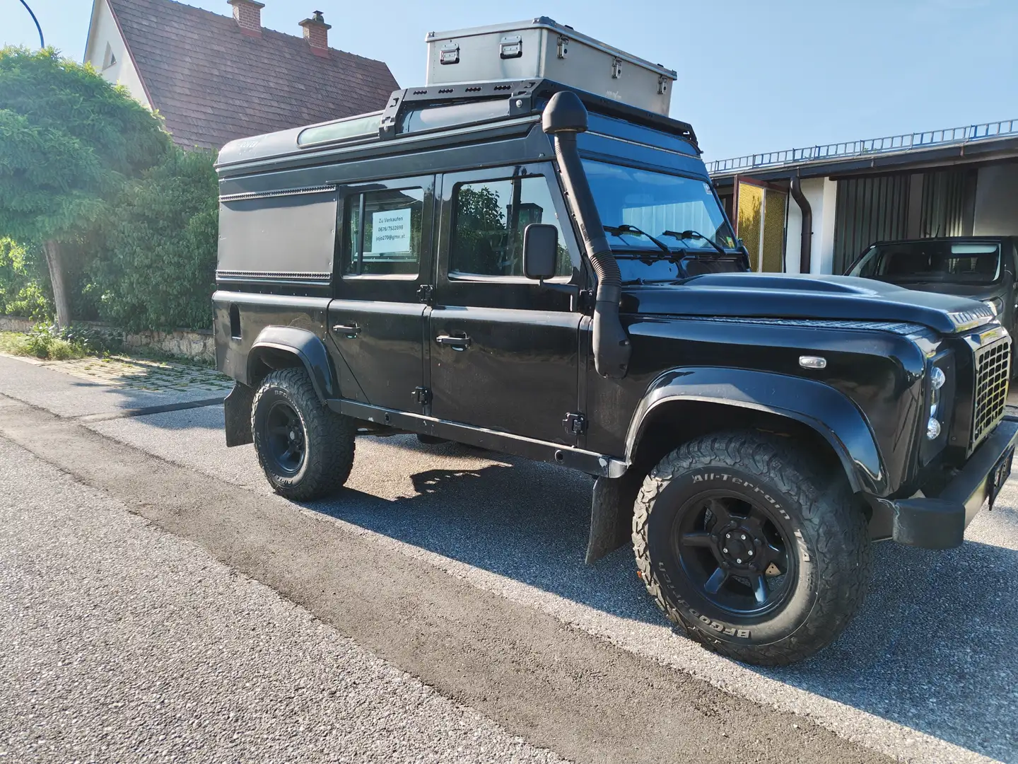 Land Rover Defender Defender 110" Station Wagon S 2,4 TD S Schwarz - 1