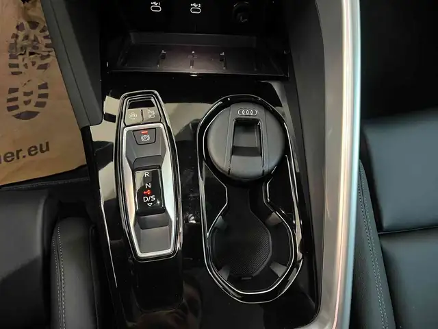 Audi Q5 view 14
