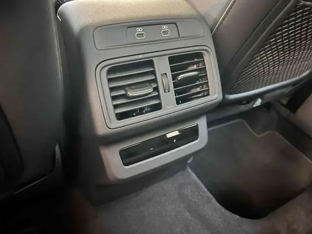 Audi Q5 view 8