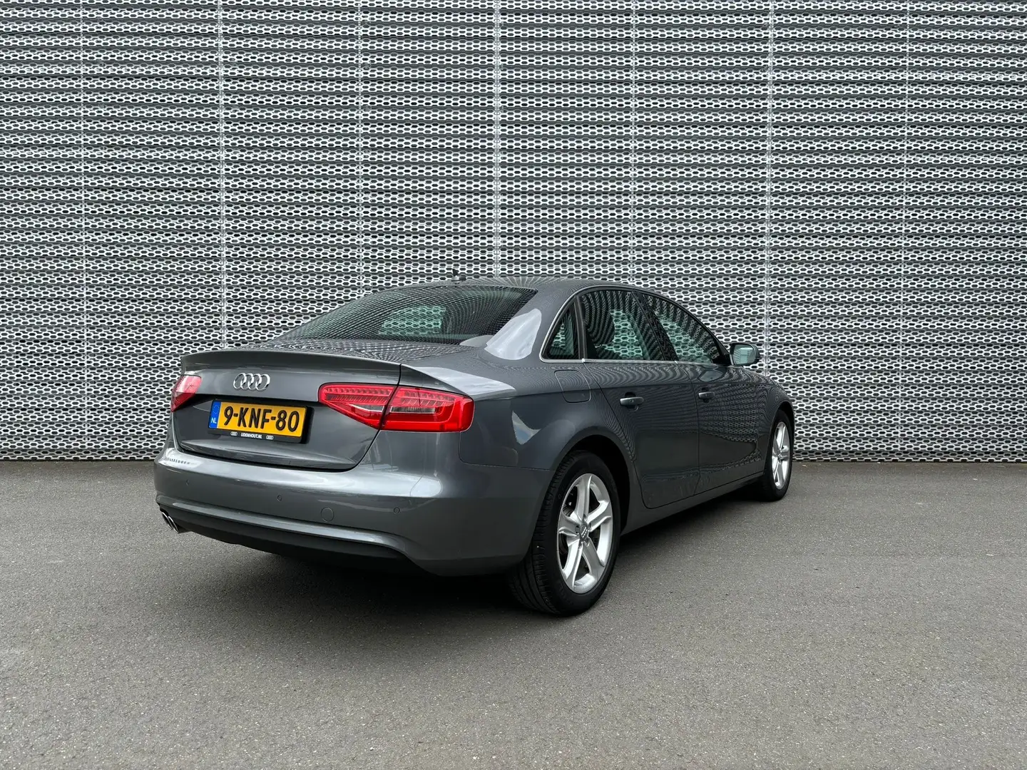 Audi A4 1.8 TFSI 170pk Business Edition Grey - 2