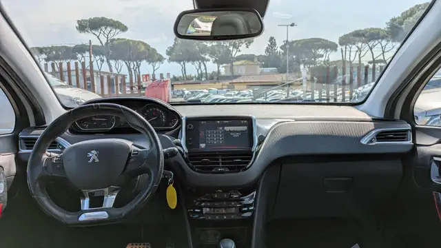 Peugeot 208 view 7