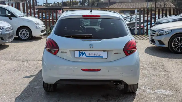 Peugeot 208 view 4