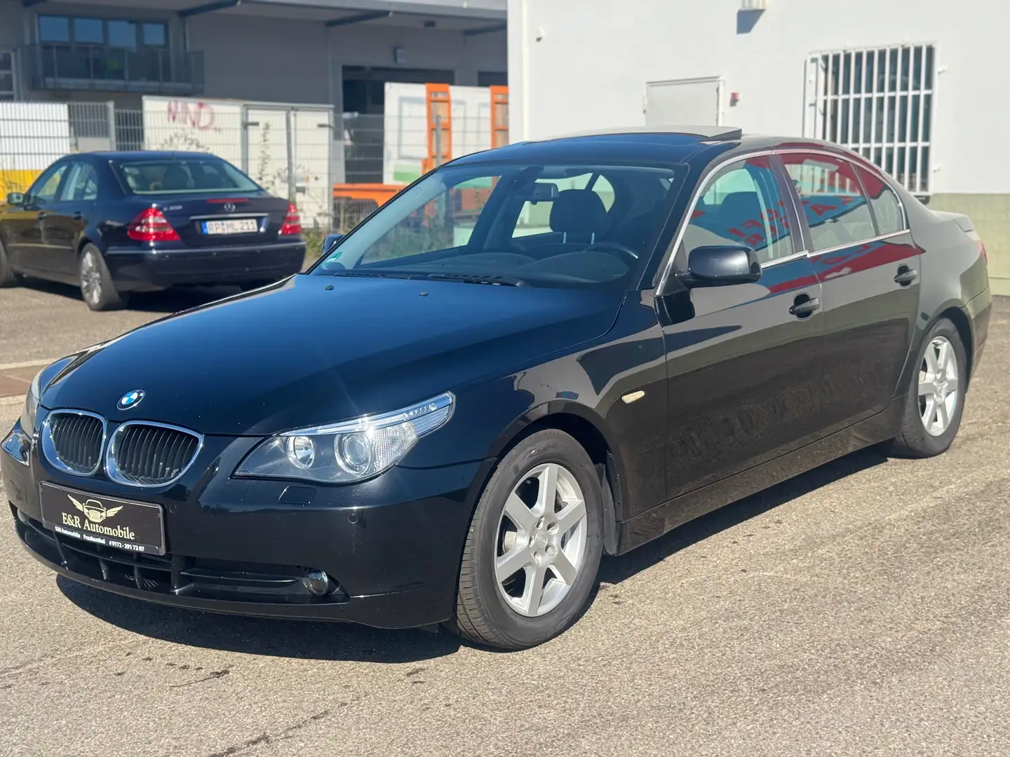BMW 523 523i Schwarz - 1