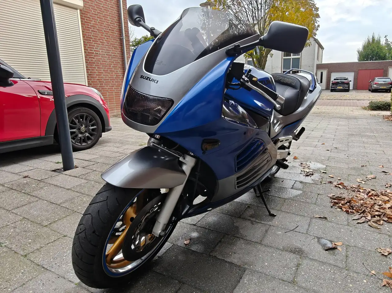 Suzuki RF 900